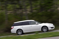 【スペック】ツーリングワゴン 2.0GT Spec.B：全長×全幅×全高＝4680×1730×1425mm／ホイールベース＝2670mm／車重＝1500kg／駆動方式＝4WD／2.0リッター水平対向4DOHC16バルブ ツインスクロールターボ付き（280ps/6400rpm、35.0kgm/2400rpm）／価格＝329万7000円（テスト車＝379万5750円／クリアビューパック＋UVカット機能付濃色ガラス＋ビルトインHDDナビゲーションシステム＋マッキントッシュ・サウンドシステム＝49万8750円）