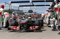 マクラーレンのカナダGPはまったくいいところなし。セルジオ・ペレス（写真）は予選12位から2ストップで11位、バトンは14番グリッドから1ストップで12位、2台とも無得点。レース後、2011年のカナダGPウィナーであるバトンは「苦痛に満ちた日」と振り返った。この強豪チームの前途は多難のようである。（Photo=McLaren）
    