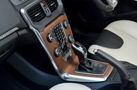 ボード状のセンターコンソール「フリーフローティング・センタースタック」。エアコンやオーディオ、運転支援システムのスイッチなどが機能的にレイアウトされる。