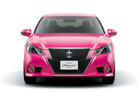 トヨタがピンクの「クラウン」を期間限定で販売の画像