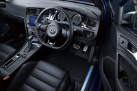 歴代「ゴルフ」最強の新型「VWゴルフR」登場の画像