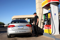 各所での給油は、IMSA（International Motor Sports Association）立会いのもと、公正に行われた。ほかに顔をそろえたアウディTDIは、「A3」が18.3km/リッター、「Q7」が12.5km/リッターの最高燃費を記録した。