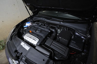 搭載されるエンジンは、160psの1.4リッターツインチャージャー。ハッチバックの「ゴルフTSIハイライン」と同じもの。