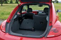 荷室容量は通常310リッターを確保。後席シートを倒すことで最大905リッターまで拡大することができる。