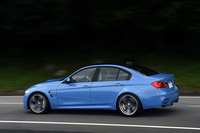 先代のものに比べ40％軽量な、CFRP製プロペラシャフトが組み込まれた新型「M3セダン」。この慣性質量の削減により、ドライビングダイナミクスを向上させたという。