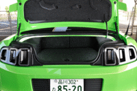 トランクルームはベース車と同じ。後席は5：5の、分割可倒式となる。（クリックすると、シートの倒れる様子が見られます）
    