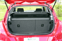 荷室容量は130リッターから455リッターまでを確保する。（写真をクリックするとリアシートアレンジが見られます）