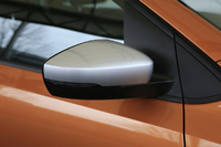 シルバーのドアミラーカバーが「クロスポロ」の標準。