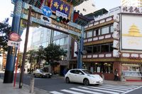 小さな旅に向かう前に、中華街をドライブ。