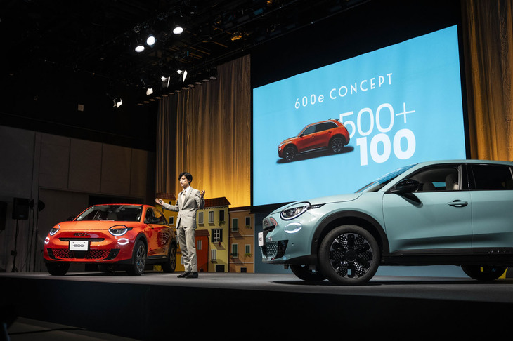 「フィアット600e」発表イベントで車両概要を説明したステランティス ジャパンのプロダクトスペシャリスト児玉英之氏。