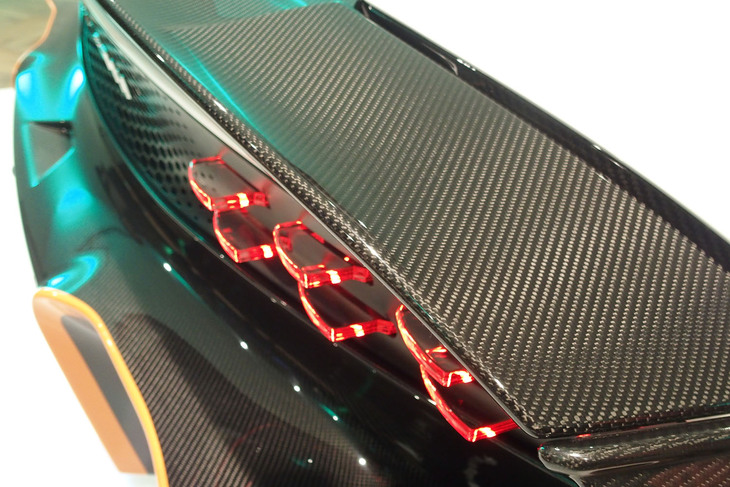 アストンマーティン・ヴァルハラ（リアスポイラー）