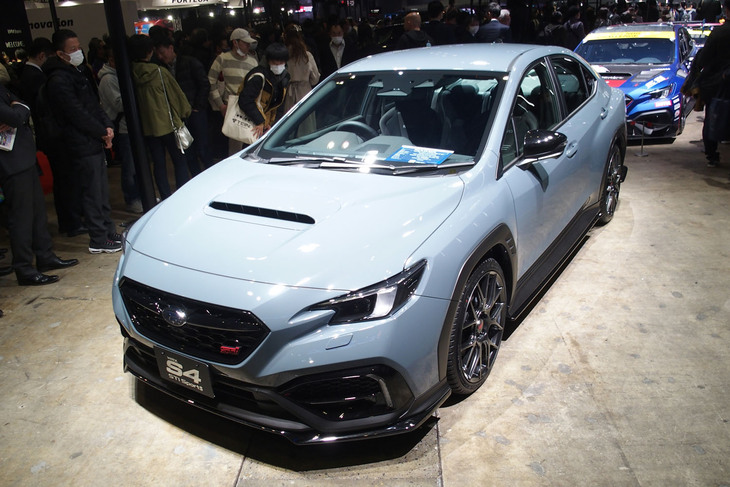 東京オートサロン2024におけるスバルブースの様子。同会場では「WRX S4」ベースの限定車「WRX S4 STI Sport#プロトタイプ」が発表された。果たして次回のスバルブースに新型「フォレスター」は登場するのか。スバルファンの期待は高まっている。