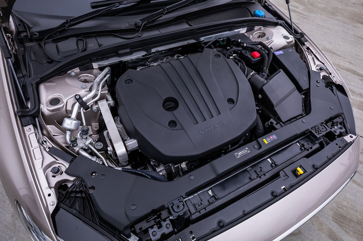 エンジンそのものはボア×ストローク＝82.0×93.2mm、排気量＝1968ccで従来型からの変更はないが、ミラーサイクル機構が取り入れられ、可変バルブタイミングシステムの採用や圧縮比アップなどの改良が加えられている。