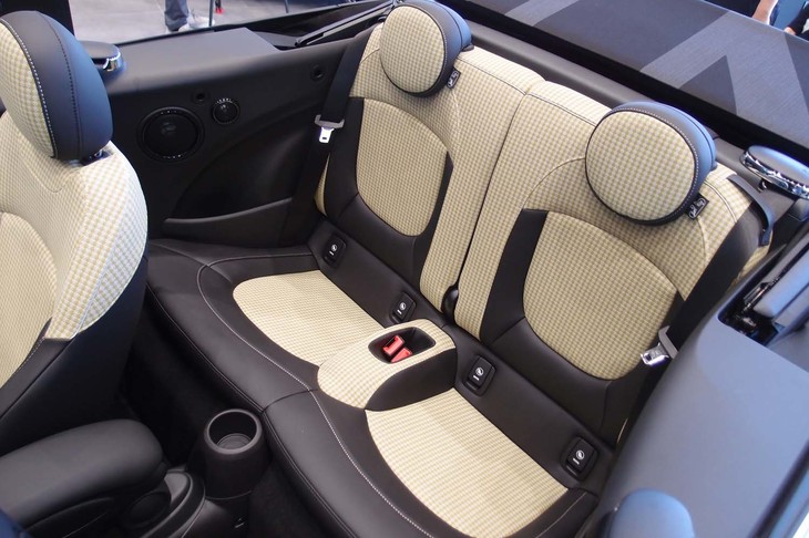 MINIクーパーS コンバーチブル（リアシート）