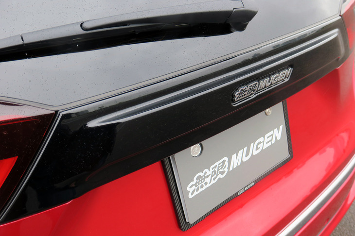 ホンダ・フィット リュクス 無限パーツ装着車（テールゲートガーニッシュ）