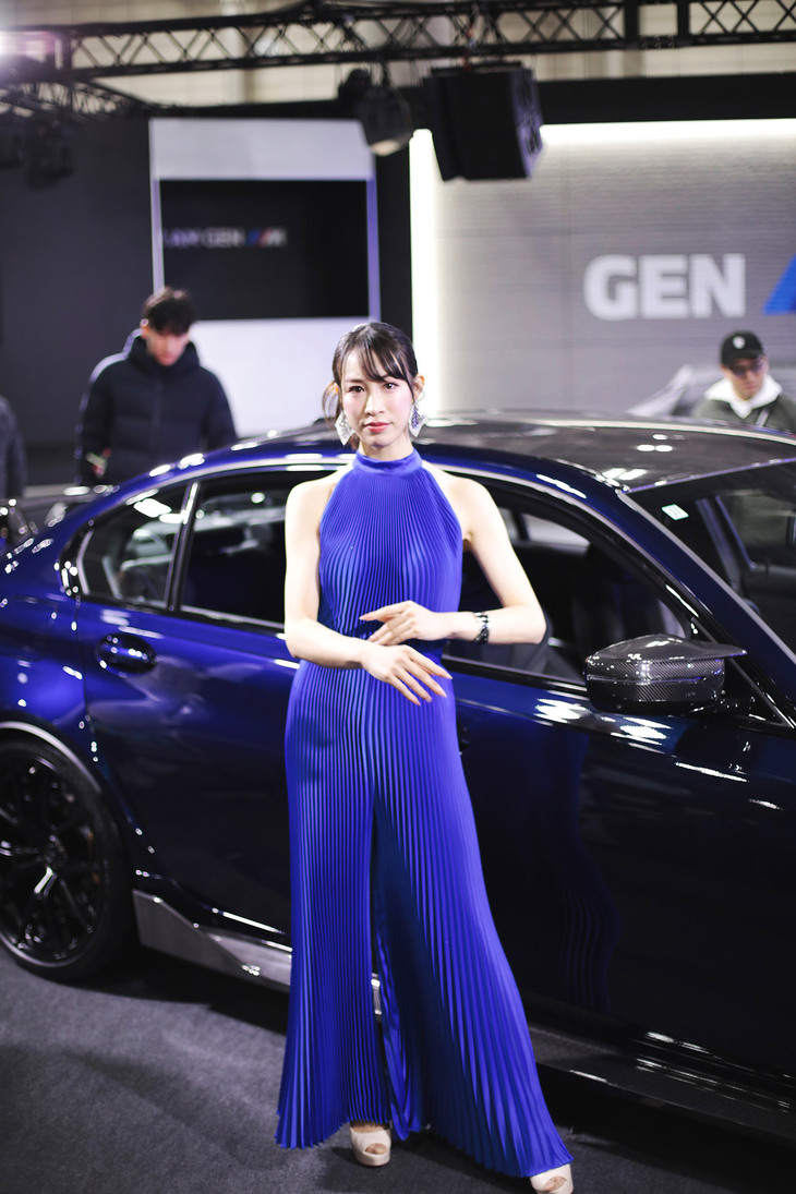 BMWブースの北川エリナさん
