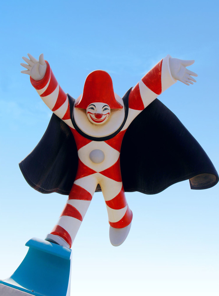 ヴィアレッジョ・カーニバルのマスコット「ブルラマッコ」を考案したウベルト・ボネッティも、未来派アーティストのひとり。