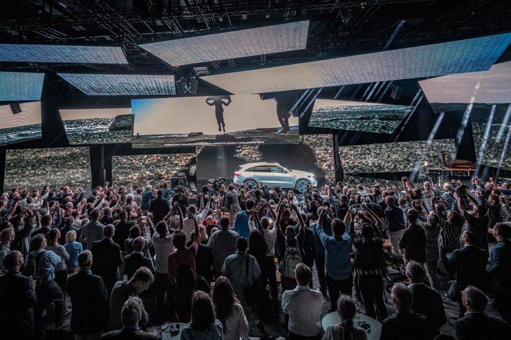 「メルセデス・ベンツEQC」発表会の様子。