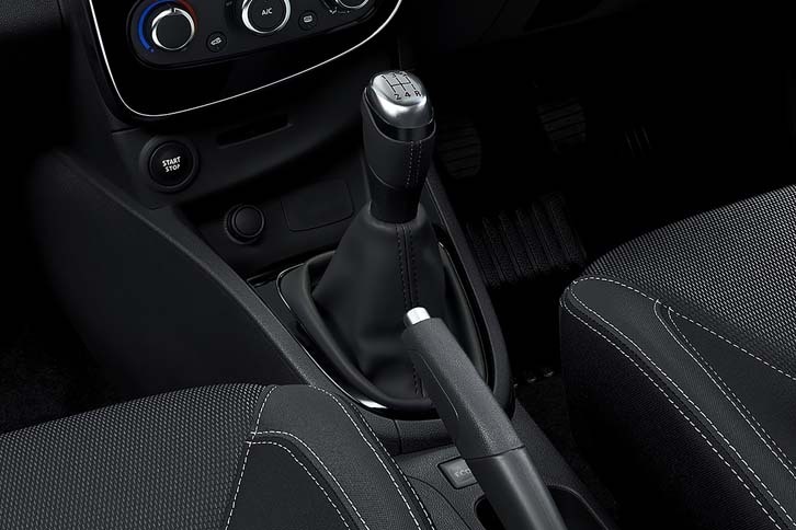 5段MTのシフトレバー。