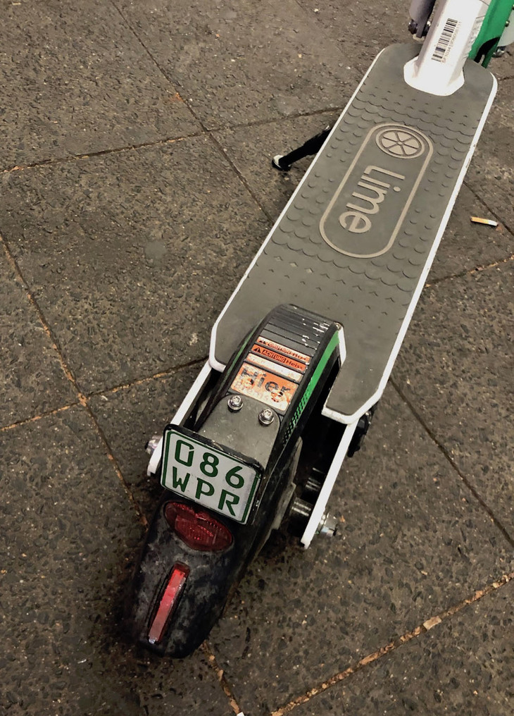 現在供用されている車両にも、すでにナンバープレートが付けられている。