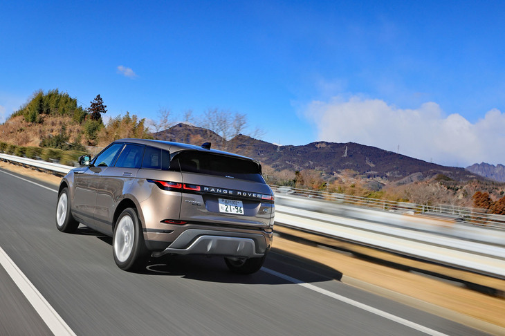 「レンジローバー」としては最もカジュアルなモデルながら、充実した装備や上質な内外装、高い走破性能を有する「イヴォーク」。“小さな高級車”と呼ぶにふさわしいモデルに仕上がっていた。