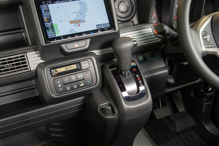 CVTは「N-BOX」用をベースに、商用車向けに改良したもの。ギアやベアリング、ベルトなどの耐久性を高めたほか、ロー側をより低く、ハイ側をより高いレシオとすることで、発進駆動力と燃費性能向上を図っている。