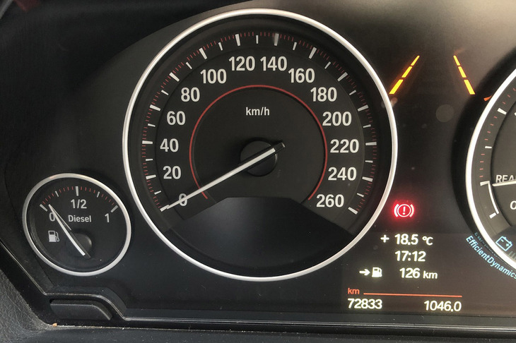 関西往復で初めてワンタンク1000kmオーバーを達成！ 今回の走行距離は1046kmだった。しかも、あと126km走行可能とは。なかなかやるな、わがエリート特急。
