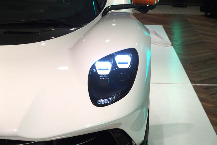 アストンマーティン・ヴァルハラ（ヘッドランプ）