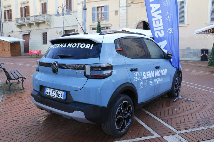 「シトロエンC3」の内燃機関版は、1.2リッター（100PS）＋6段MTのみ。