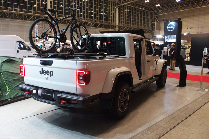 ジープ・グラディエーター（リアビュー）