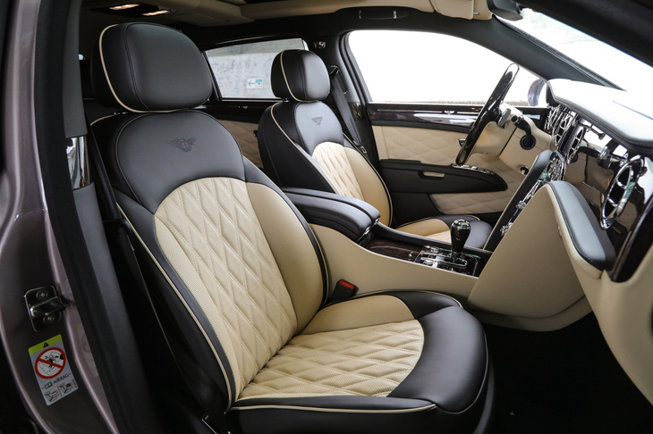 シートを含め、試乗車のキャビンでは、ツートンカラーが選択されていた。このカラーは、もちろんオーナーの好みよって自由に選択できる。