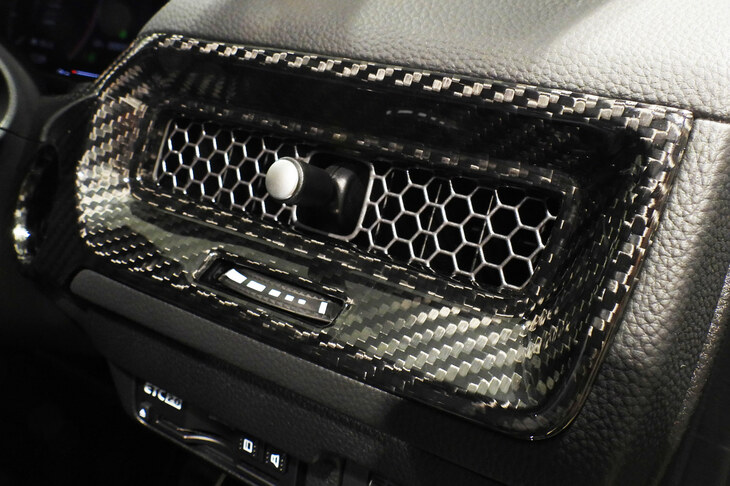 ミツオカM55ゼロエディション（カーボンパネル＜エアコン吹き出し口＞）