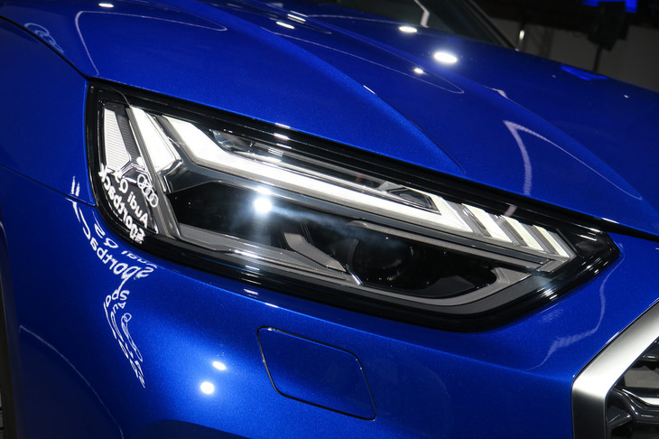 アウディQ5スポーツバック 1st edition（ヘッドランプ）