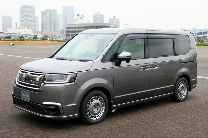 ホンダ・ステップワゴンe：HEVスパーダ ホンダアクセス用品装着車（エクステリア）