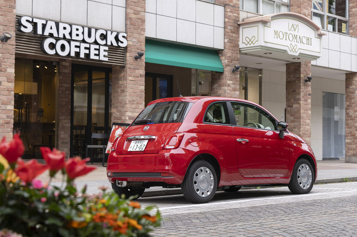 2008年からの16年で約13万台が販売されたという「フィアット500」。カラーリングや仕様を変えた特別仕様車も数えきれないほど設定された。