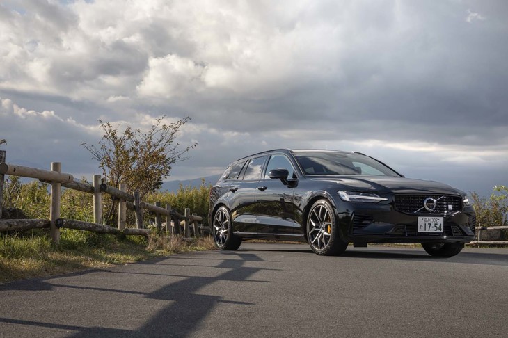 2020年11月6日に国内での注文受け付けが始まった「ボルボV60 T8ポールスターエンジニアード」。限定台数は20台で、「S60 T8ポールスターエンジニアード」（同15台）および「XC60 T8ポールスターエンジニアード」（同30台）とともに導入される。