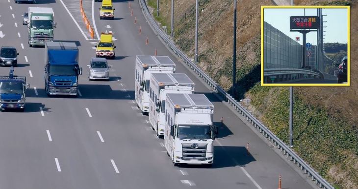 新東名高速道路で行われた、実証実験の様子。3D LiDARやステレオカメラ、ミリ派レーダーなどのセンサー類と車車間通信を活用し、5～10m間隔での隊列が維持される。前後車両の左右方向のズレは50cm以内に抑えられている。