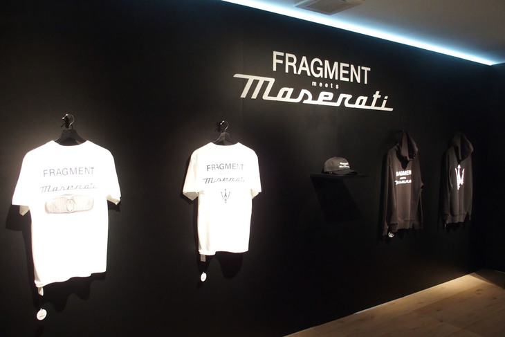 「マセラティ・ギブリ オペラネラ」発表会場の様子（コラボレーションアイテム）。