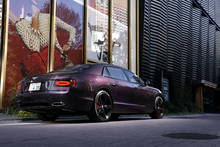 「W12 S」は、フライングスパーの新たなフラッグシップグレードとして2016年9月に発表された。日本市場には今春に導入されたばかりのニューモデルだ。