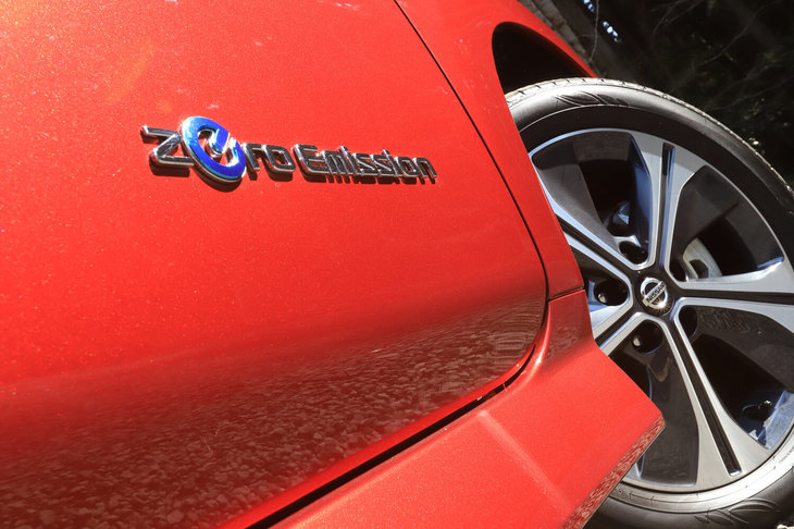 世界初となる、EV専用設計の量販モデルとして2010年に登場した「リーフ」。2017年9月のフルモデルチェンジを経て、2019年3月にEVとしては初となる、世界累計販売台数40万台を達成した。