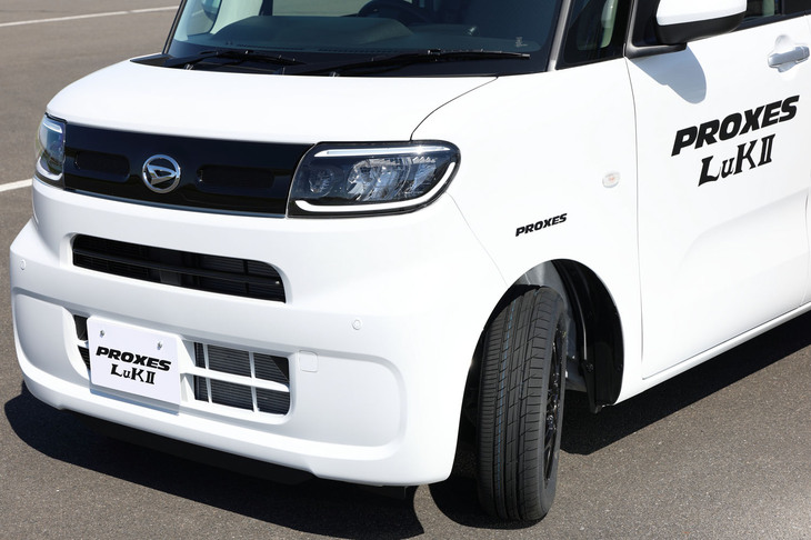 「ダイハツ・タント」に装着された「トーヨー・プロクセスLuKII」。純正装着アイテムと同じ155/65R14サイズを組み合わせていた。