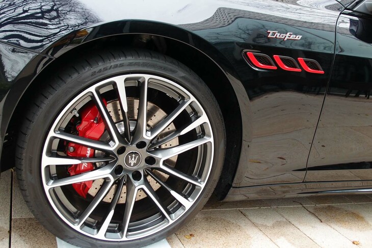 マセラティ・クアトロポルテ トロフェオ＜カスタマイズモデル＞（フロントホイール）