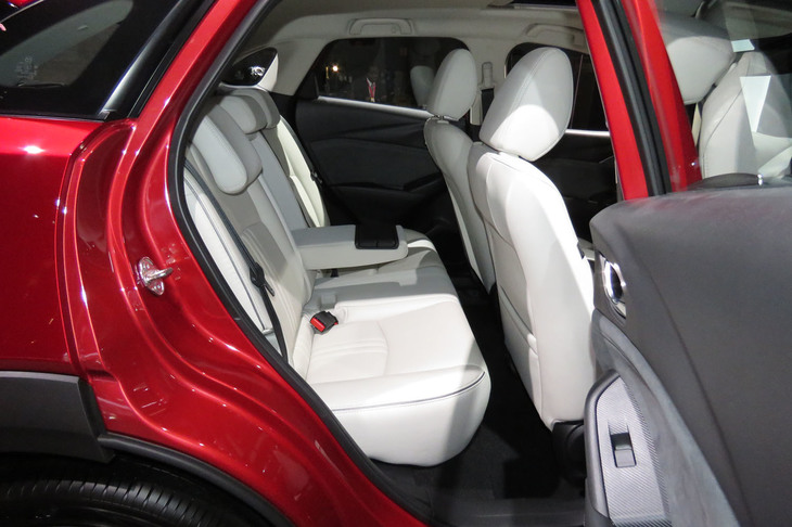 マツダCX-3（リアシート）