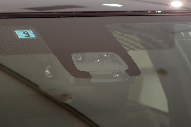 「Toyota Safety Sense C」の、カメラおよびレーザーレーダーのセンサー部。