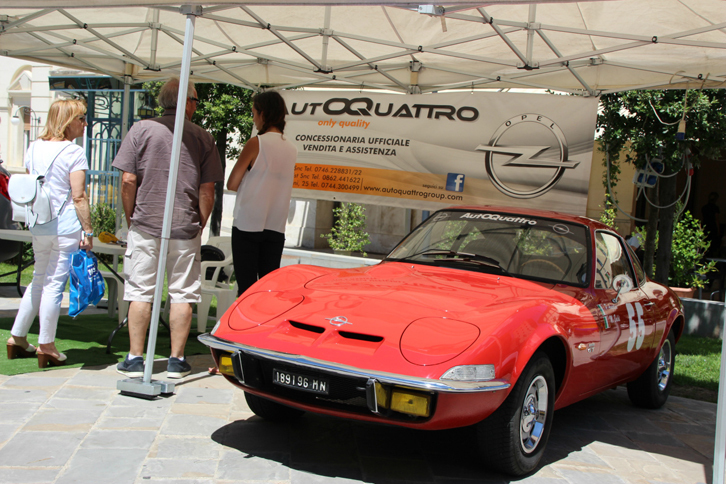 オペル販売店のお宝である「オペルGT」。