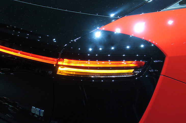 トヨタ・クラウン クロスオーバー（リアコンビランプ）