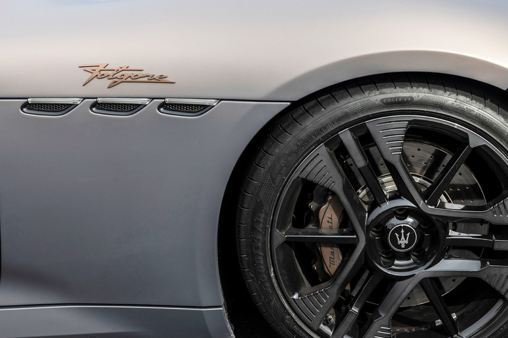 BEVモデルの名称である「フォルゴーレ（Folgore）」は、イタリア語で稲妻という意味を持つ。