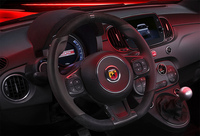 アバルトから「695ツーリズモ」「695Cツーリズモ」「695コンペティツィオーネ」が登場の画像