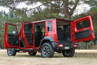 依然として受注停止中の「ジムニー ノマド」。仮に販売が解禁されても、今度は長い納期に待たされるかもしれないので、いずれにしろ気長に構えるしかないだろう。最近はローンの金利も上昇傾向にあるようだし、ここは“待ち”の時間で貯金して、頭金を膨らませるよう励むのもいいかもしれない。