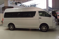 「レジアスエース バンDXスーパーロング」。全長は5380mm。